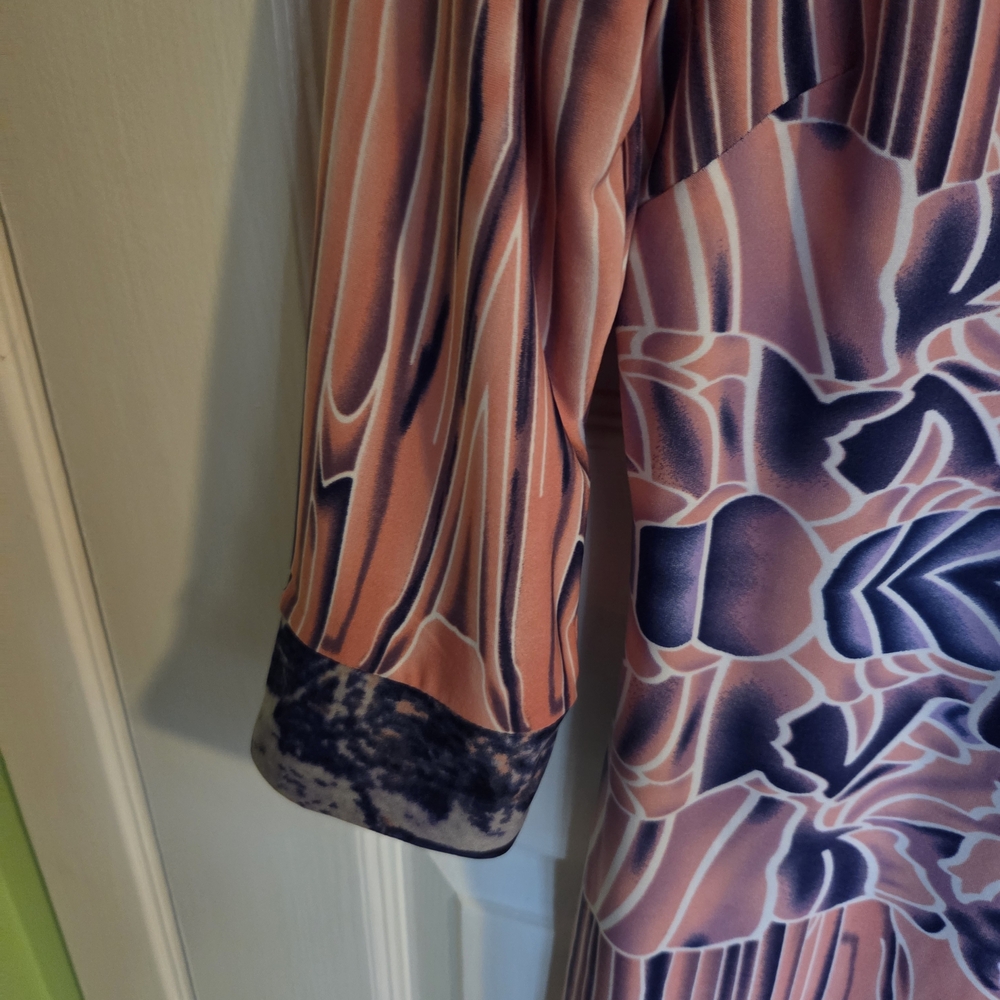 Pretty BCBGMaxAzria Pink and Navy Abstract dress - Picture 3 of 10